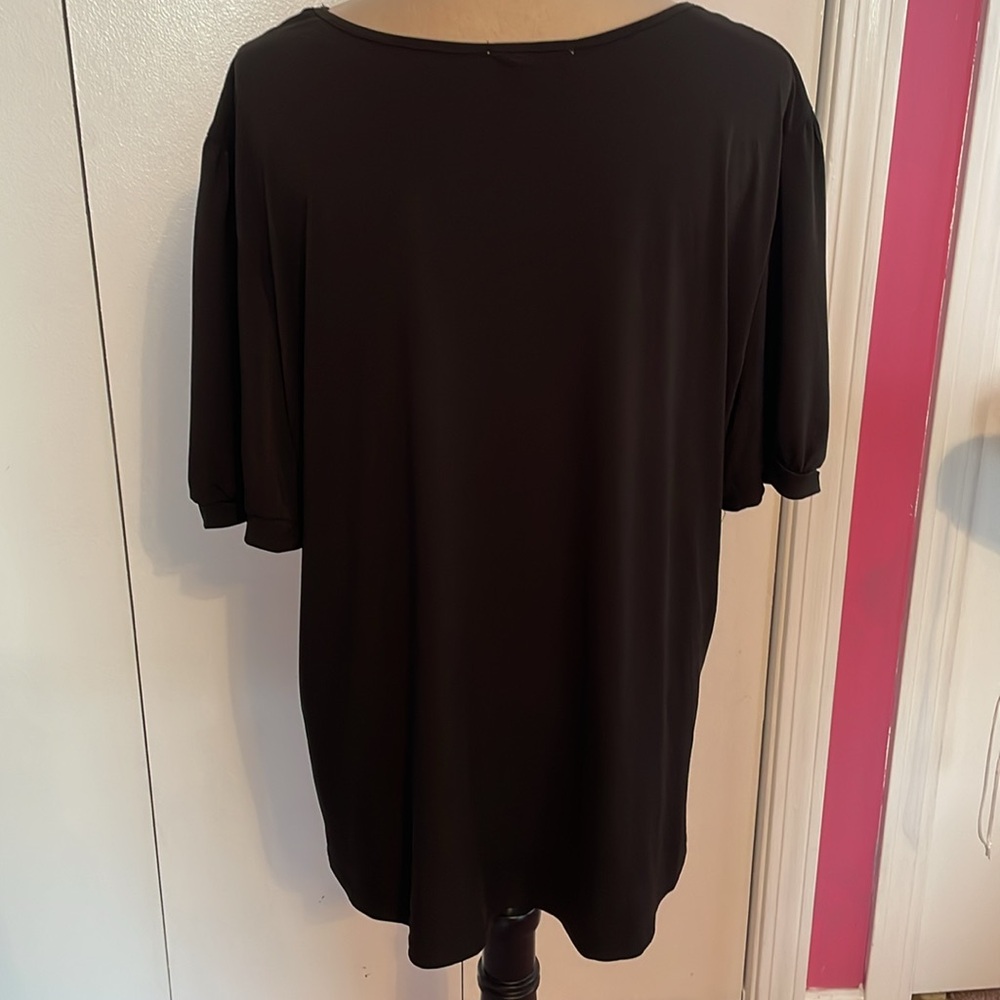 Simple black blouse. - Picture 2 of 7